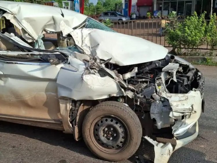 जी रोड पर भीषण सड़क हादसा : तेज रफ्तार अर्टिगा कार ट्रक से टकराई, चालक समेत दो की हालत गंभीर