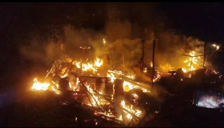 ग्राम दपका में आगजनी : आग ने छीन लिया गरीब का आशियाना, राख में तब्दील हुई जिंदगी की पूंजी