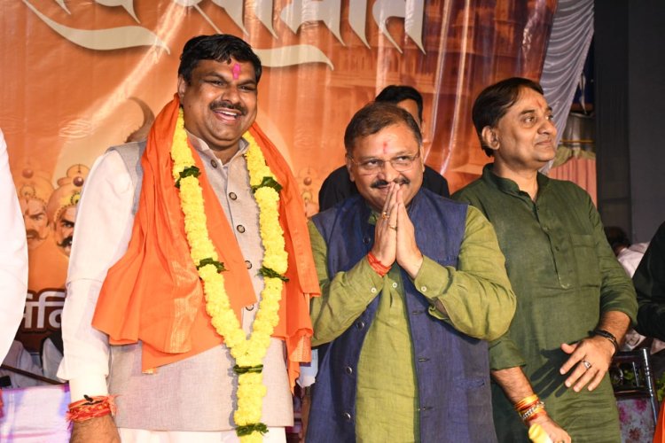 ठेलकाडीह में भव्य दशहरा महोत्सव, गजेन्द्र यादव ने की करोड़ों की घोषणाएं